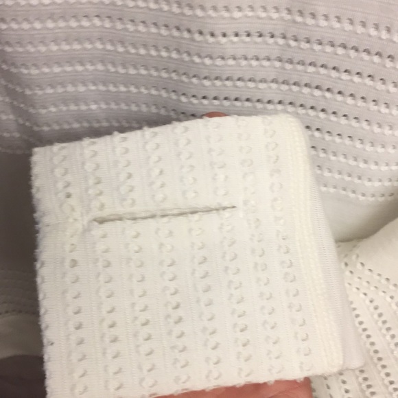 Athleta mesh top with thumb holes - Picture 3 of 4